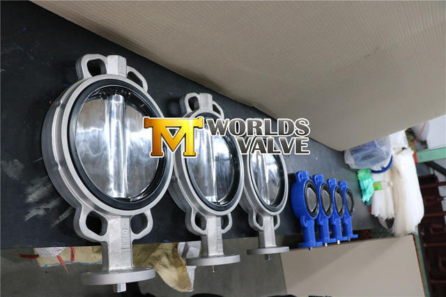 How does the wafer butterfly valve work?