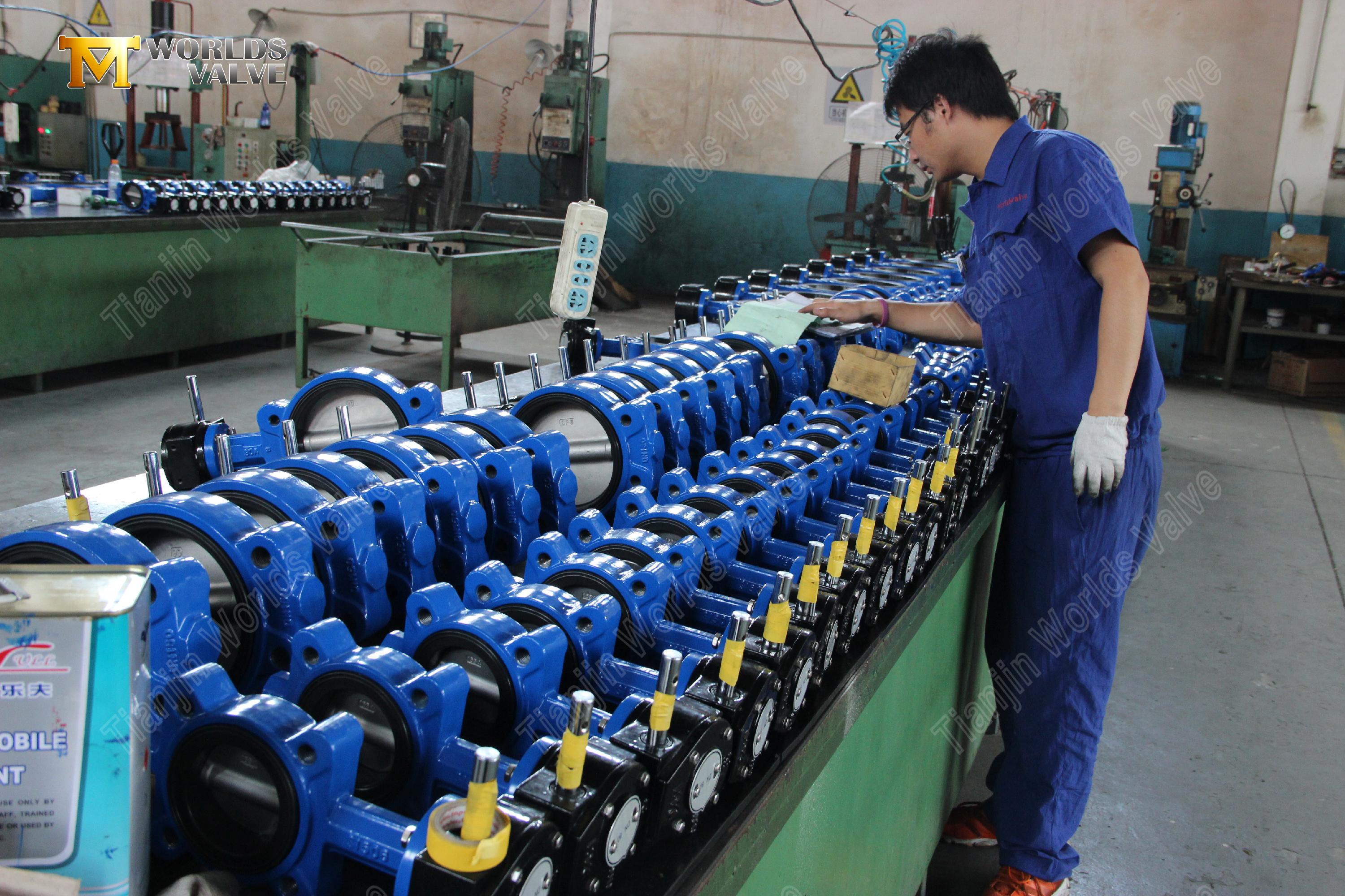 Semi-Lug-Type-Butterfly-Valve-with-Viton-seat-(7).jpg